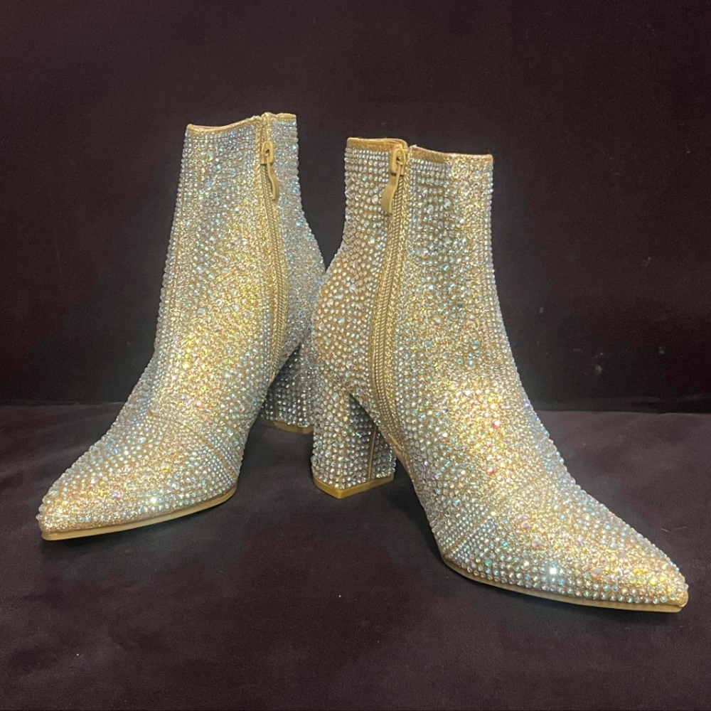 Brand new, never worn size 6.5. Sparkles Galore!
